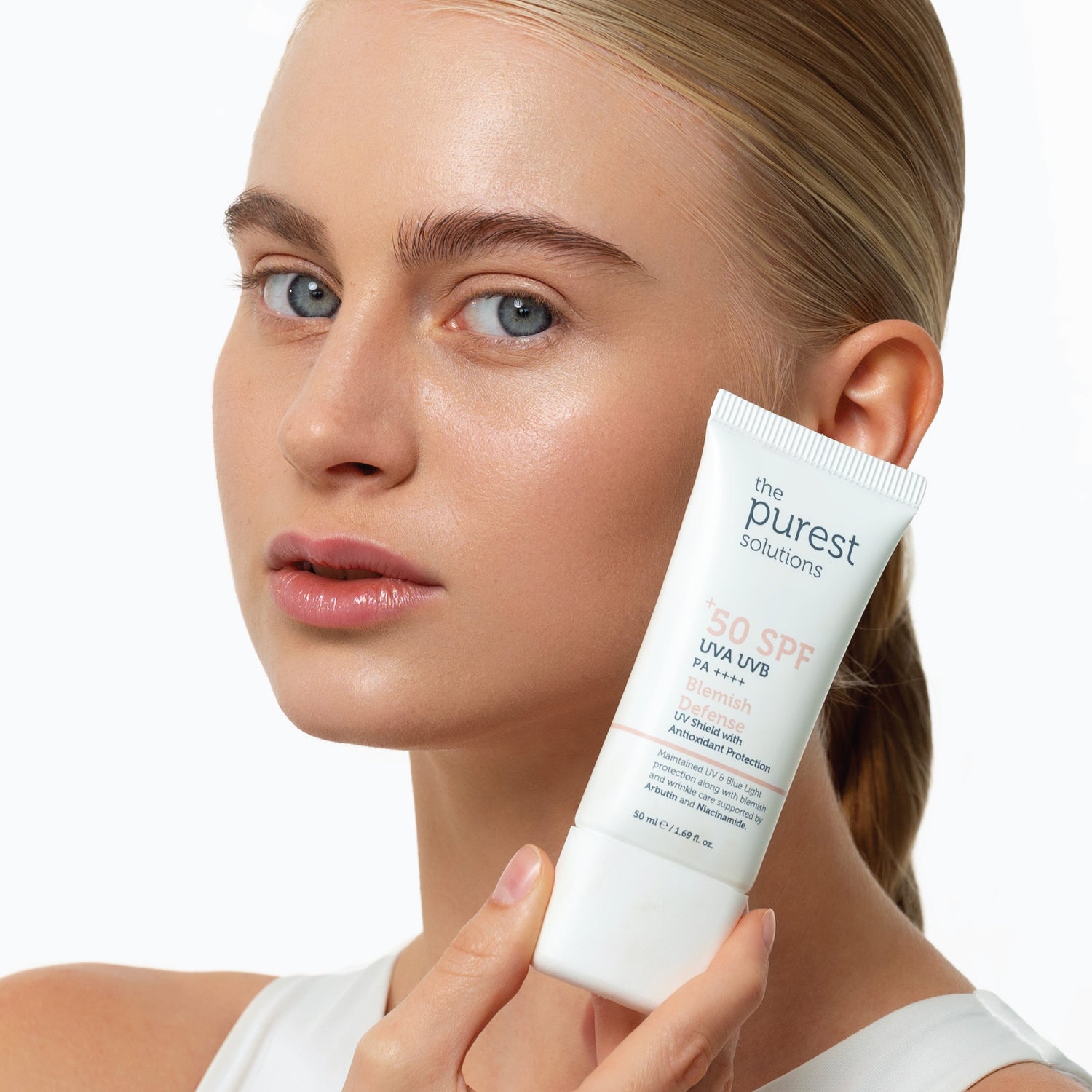 50 spf blemish defense tutan kadın