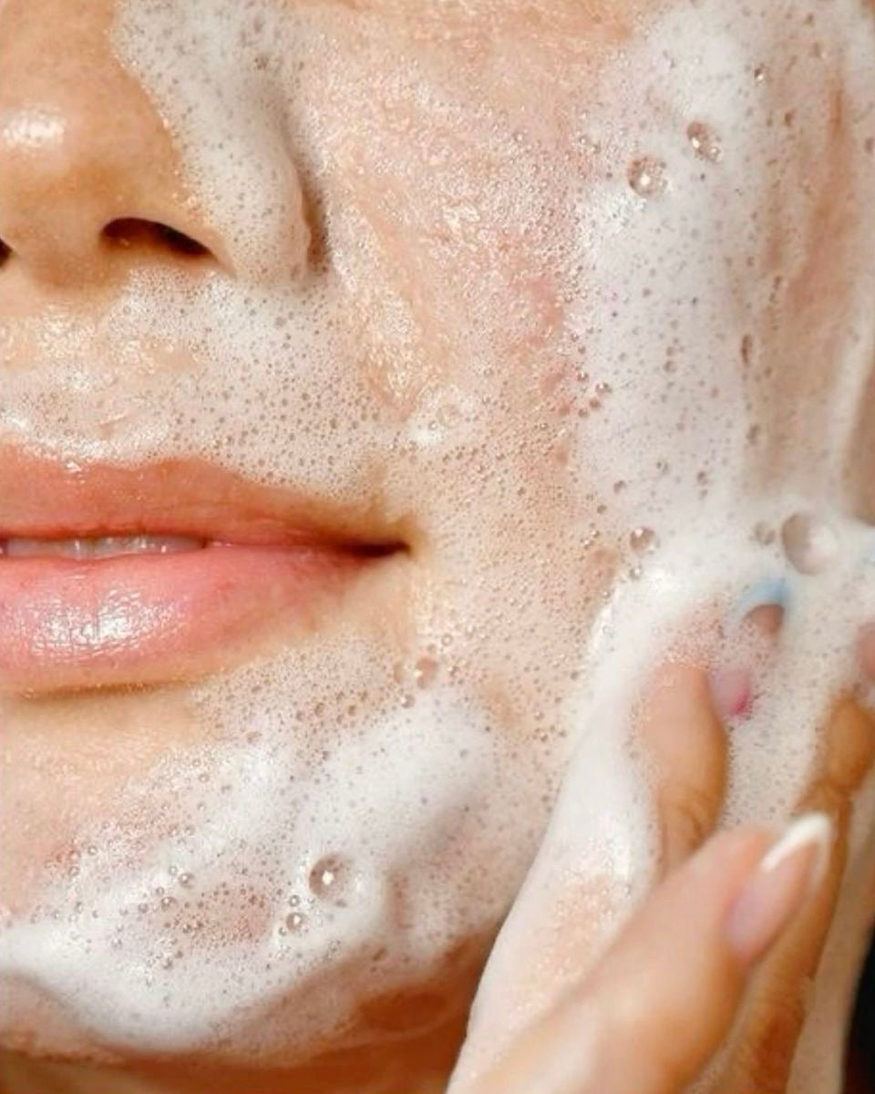 Makyaj Sonrası Cilt Temizliği Nasıl Yapılmalı? Doğru Arındırma Rehberi